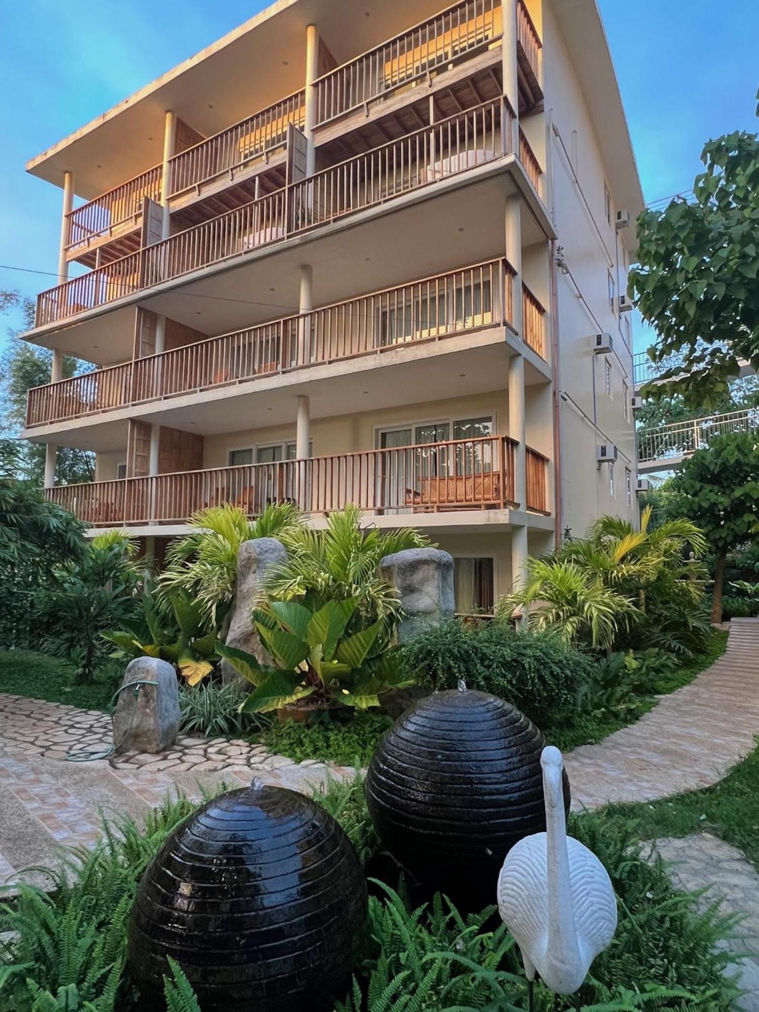 Amor Deluxe Suite With Swimming Pool Access - Hidden Paradise Yapak Exterior photo